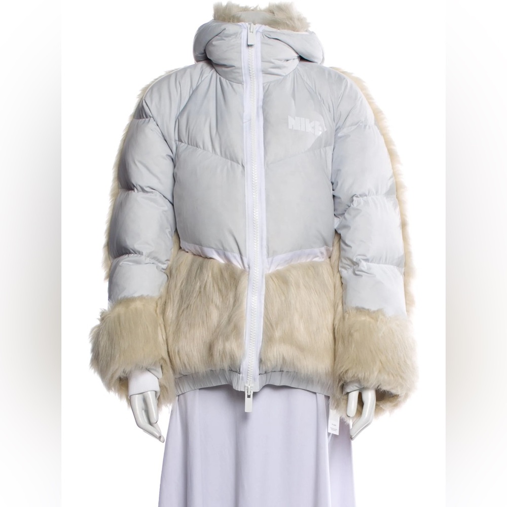 Nike X Sacai White and Cream Fur-Trimmed Puffer Jacket - Picture 4 of 4